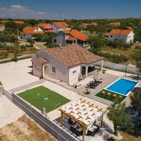 Three-bedroom Holiday In