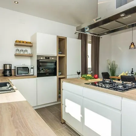 度假居 Three-bedroom Holiday In Tinj