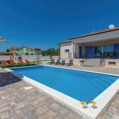 Three-bedroom Holiday In *