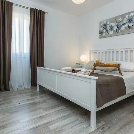 度假居 Three-bedroom Holiday In *