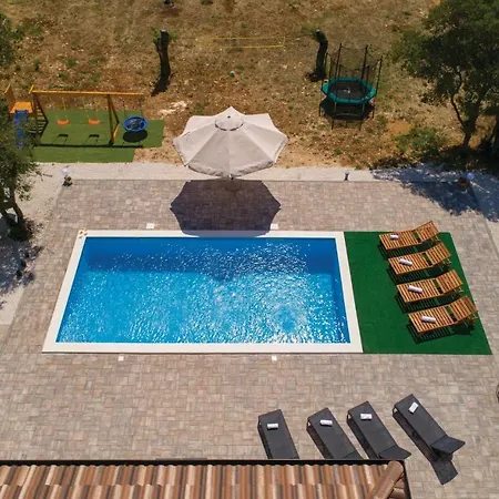 Three-bedroom Holiday In