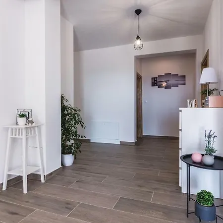 Three-bedroom Holiday In Tinj