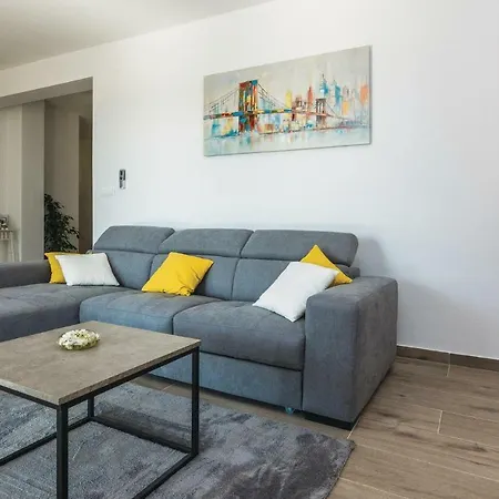 Three-bedroom Holiday In Сasa de vacaciones *